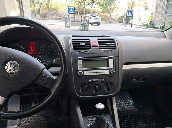 Volkswagen Golf V 5 of 5