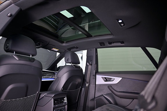 Audi Q8 12 of 30