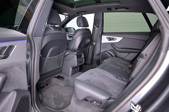 Audi Q8 11 of 30