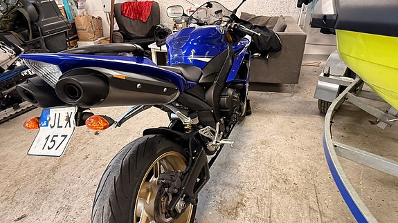 Yamaha R1 5 of 6