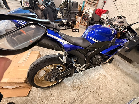 Yamaha R1 3 of 6