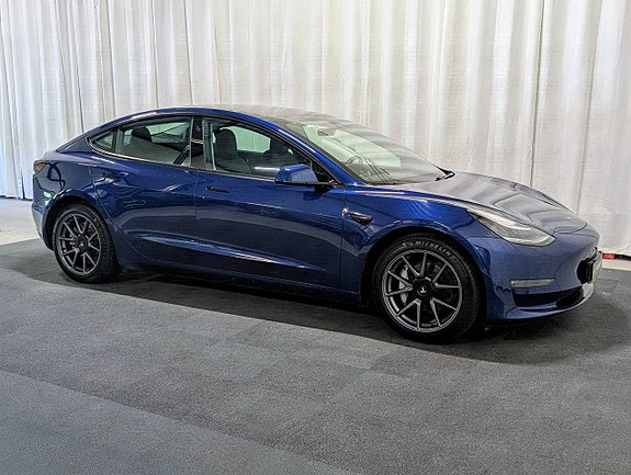 Tesla Model 3 6 of 16