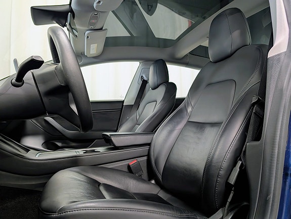 Tesla Model 3 11 of 16