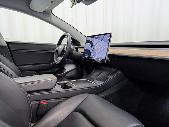 Tesla Model 3 10 of 16