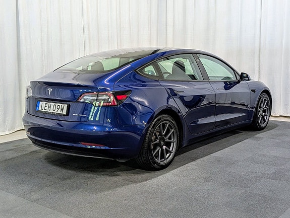 Tesla Model 3 4 of 16