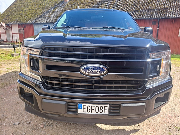 Ford F-150 3 of 6