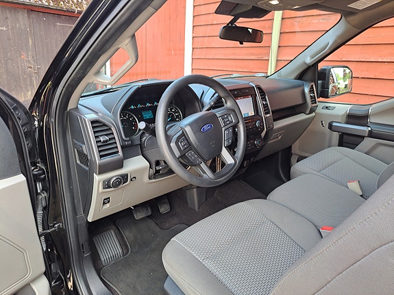 Ford F-150 5 of 6