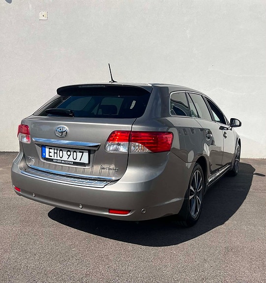 Toyota Avensis 16 of 21