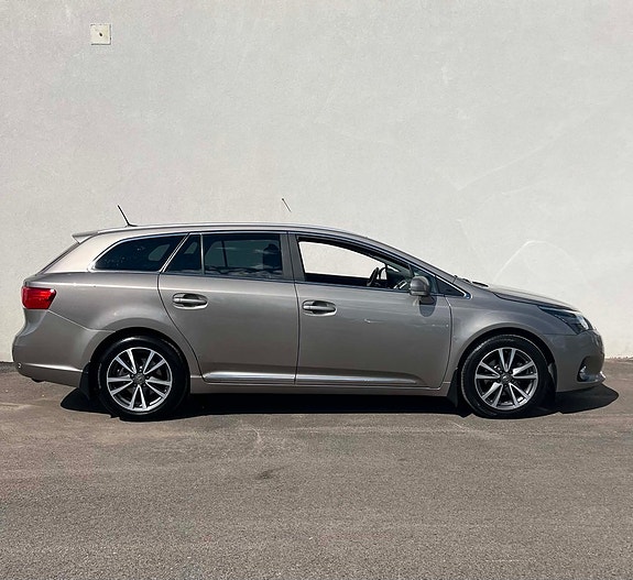 Toyota Avensis 12 of 21