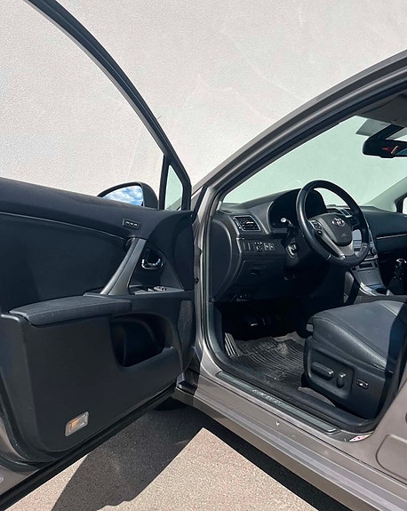 Toyota Avensis 4 of 21