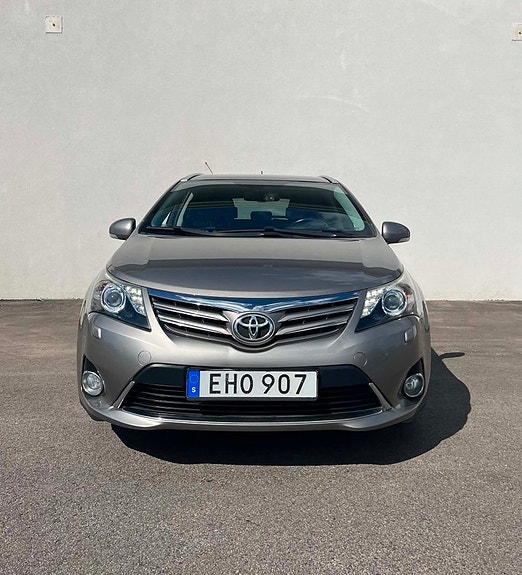 Toyota Avensis 2 of 21