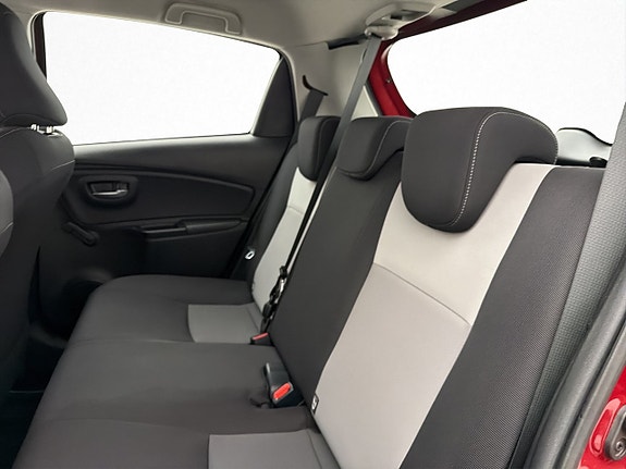 Toyota Yaris 13 of 24