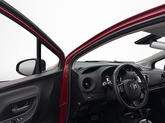 Toyota Yaris 8 of 24