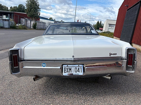 Oldsmobile Ninety-Eight 9 of 25