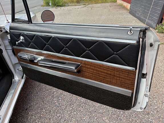 Oldsmobile Ninety-Eight 17 of 25