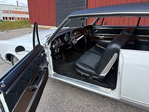 Oldsmobile Ninety-Eight 10 of 25