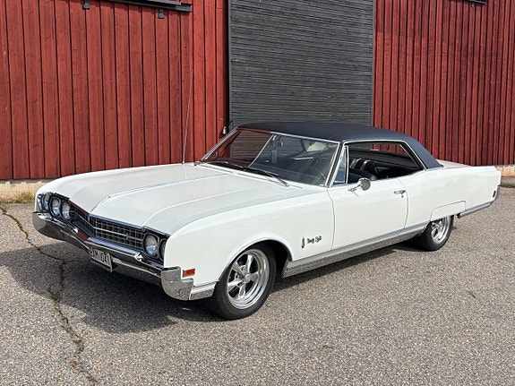 Oldsmobile Ninety-Eight 5 of 25