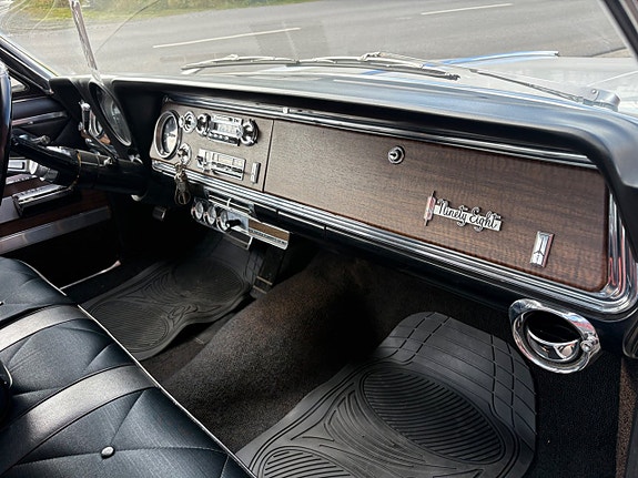 Oldsmobile Ninety-Eight 13 of 25