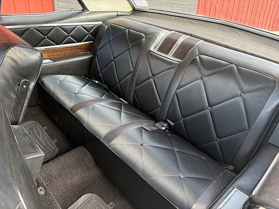 Oldsmobile Ninety-Eight 18 of 25