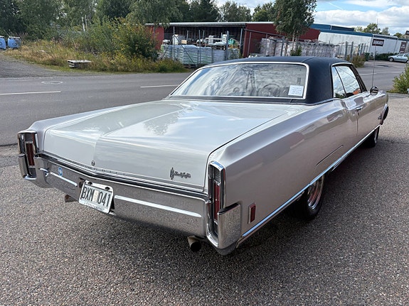 Oldsmobile Ninety-Eight 3 of 25