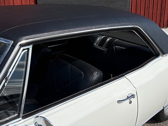 Oldsmobile Ninety-Eight 19 of 25