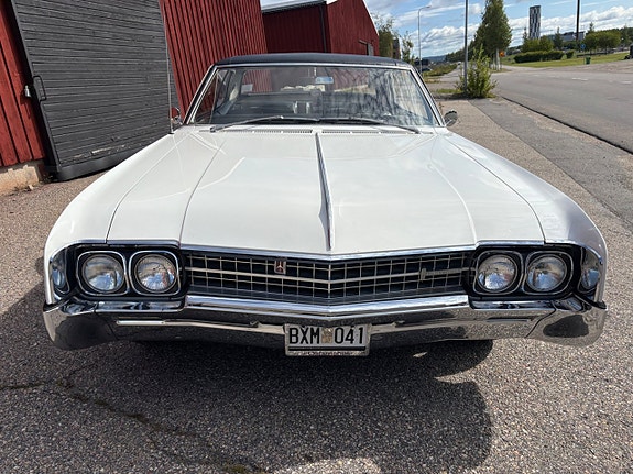 Oldsmobile Ninety-Eight 6 of 25