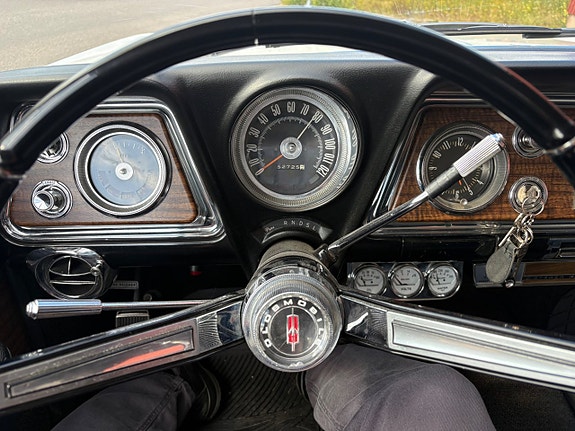 Oldsmobile Ninety-Eight 14 of 25