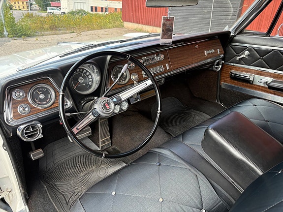 Oldsmobile Ninety-Eight 12 of 25