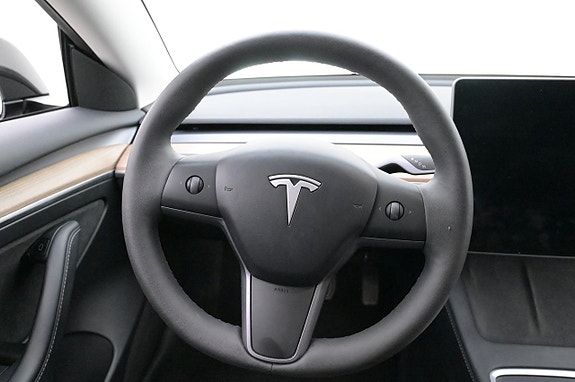 Tesla Model 3 7 of 27