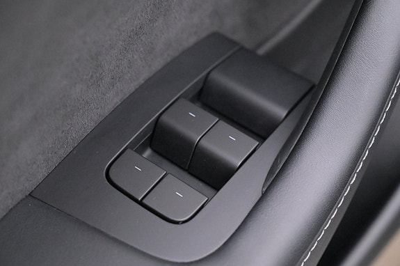 Tesla Model 3 9 of 27