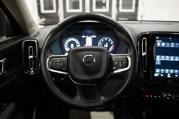 Volvo XC40 13 of 24