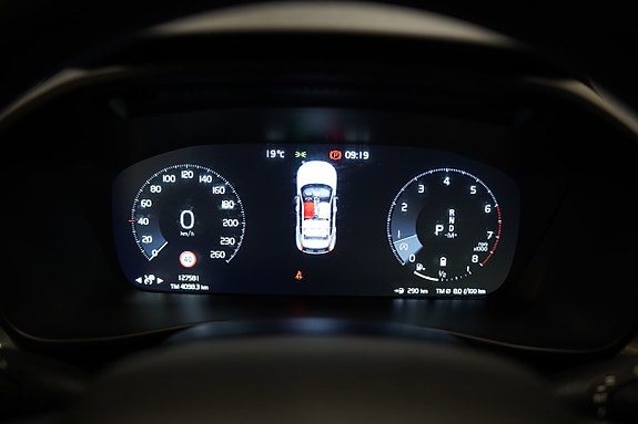 Volvo XC40 15 of 24