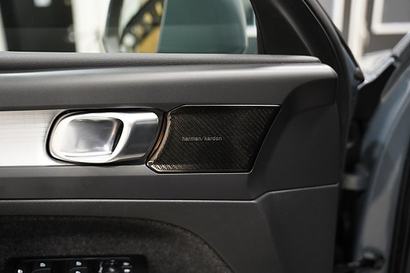 Volvo XC40 8 of 24