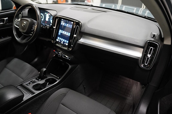Volvo XC40 10 of 24