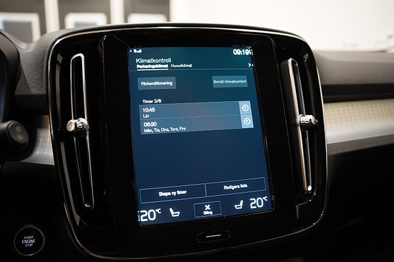 Volvo XC40 17 of 24