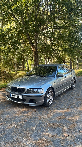 BMW 320i 7 of 12
