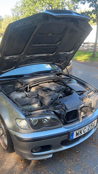BMW 320i 6 of 12