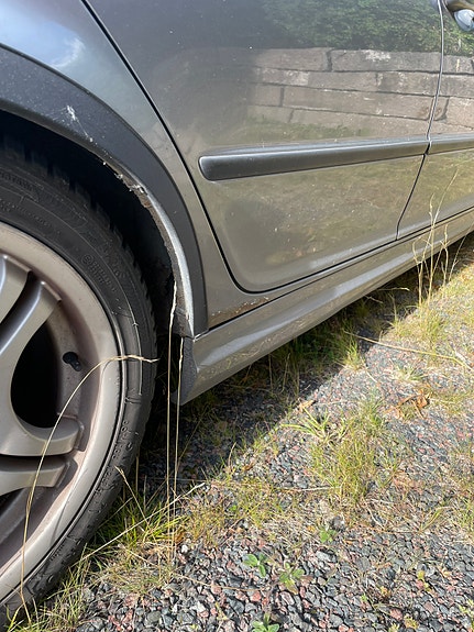 BMW 320i 10 of 12
