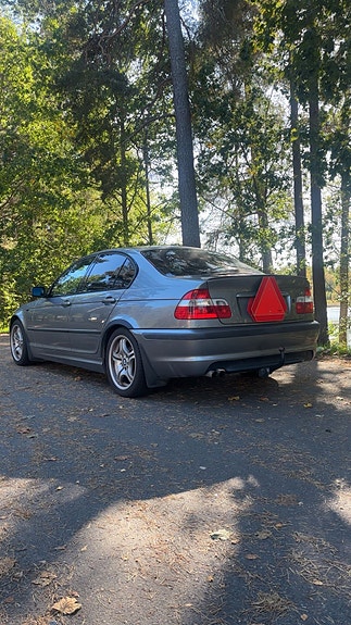 BMW 320i 4 of 12
