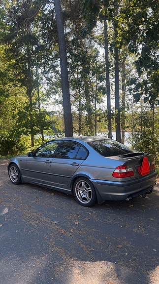 BMW 320i 2 of 12