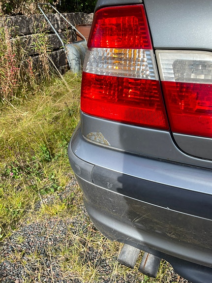 BMW 320i 12 of 12