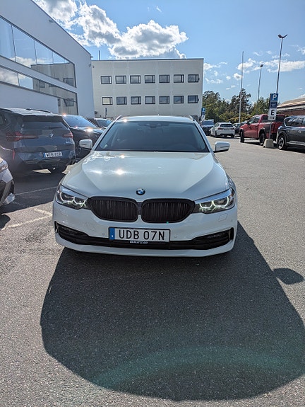 BMW 520d 2 of 10