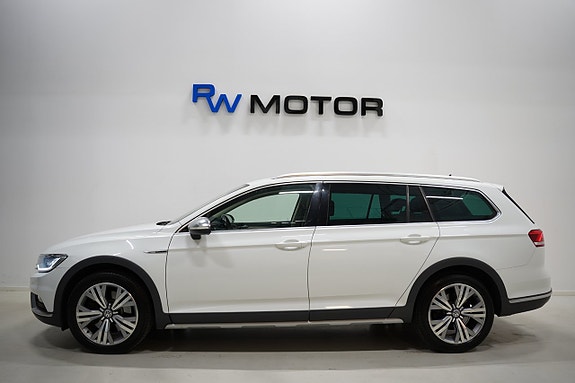 Volkswagen Passat Alltrack 3 of 25
