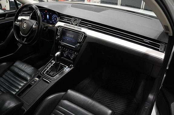 Volkswagen Passat Alltrack 9 of 25