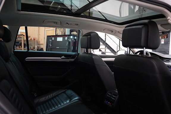 Volkswagen Passat Alltrack 22 of 25