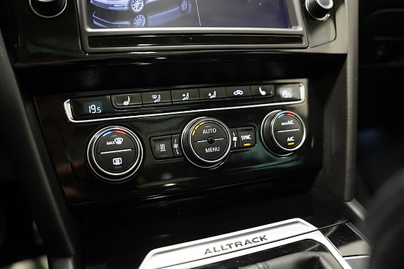 Volkswagen Passat Alltrack 15 of 25