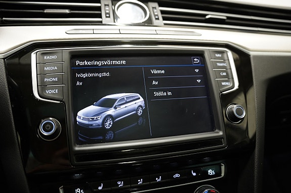 Volkswagen Passat Alltrack 17 of 25