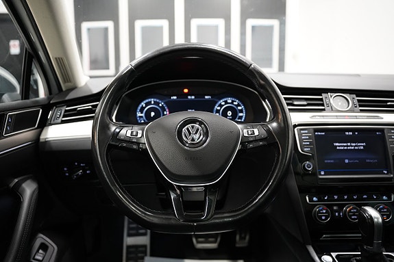 Volkswagen Passat Alltrack 12 of 25