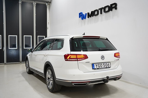 Volkswagen Passat Alltrack 4 of 25