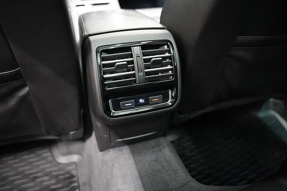 Volkswagen Passat Alltrack 21 of 25